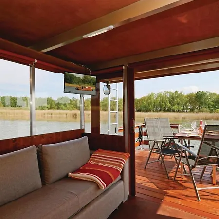 Lovely Ship In With Kitchenette