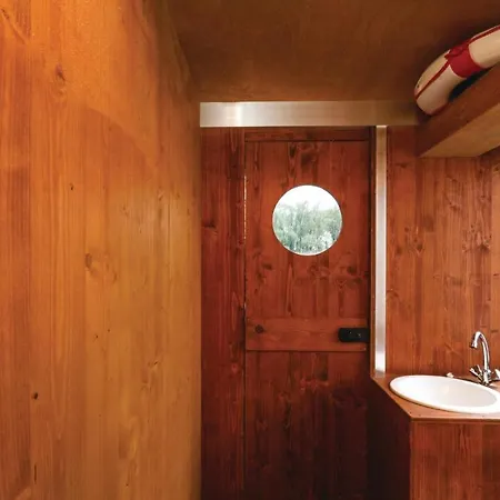 Lovely Ship In With Kitchenette 3*