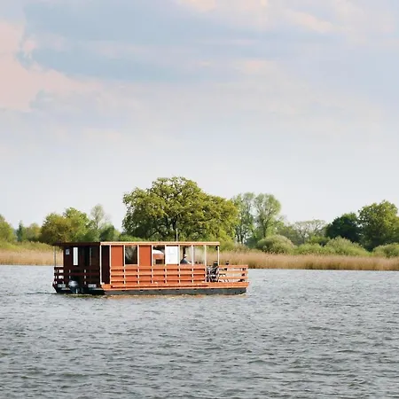 Botel Lovely Ship In With Kitchenette Radewege