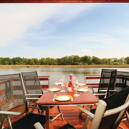 Lovely Ship In With Kitchenette 3* Radewege