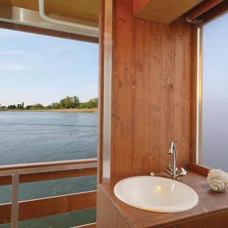 Lovely Ship In With Kitchenette Botel Radewege