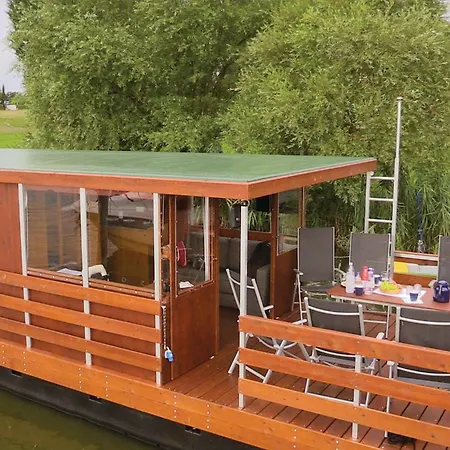 Lovely Ship In With Kitchenette Botel Radewege